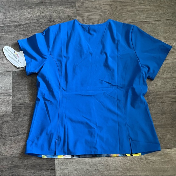 NWT Alice In Wonderland Tooniforms Disney Medical Nursing Scrub Top Size XL - Picture 7 of 9